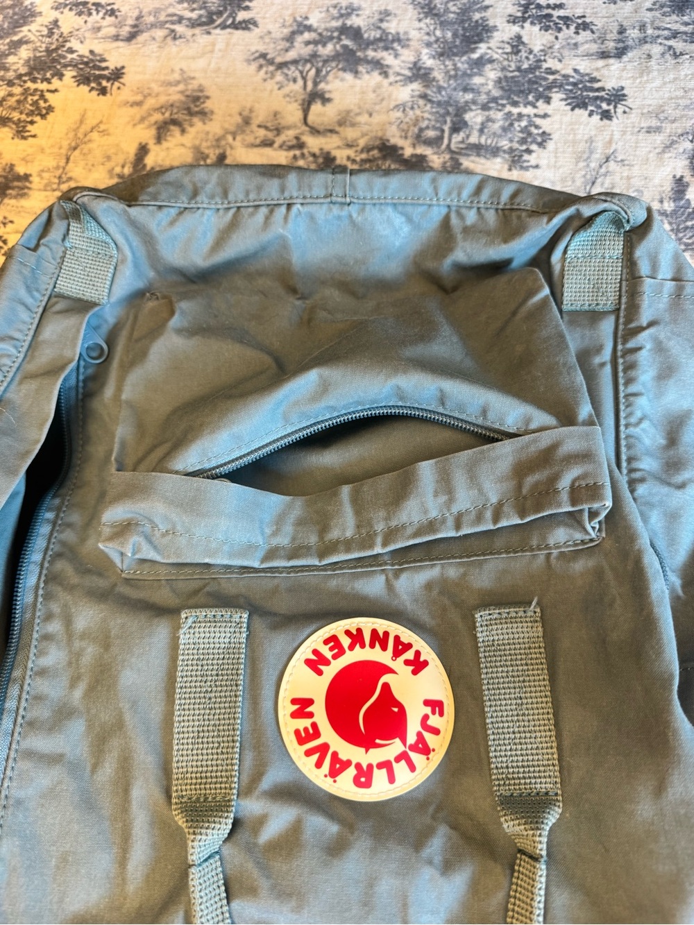 Fjallraven Kanken Backpack in blue with Red Logo - Picture 5 of 5
